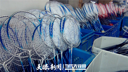 桐梓 公路建設(shè)助推鄉(xiāng)村振興駛?cè)搿翱燔嚨馈? class=